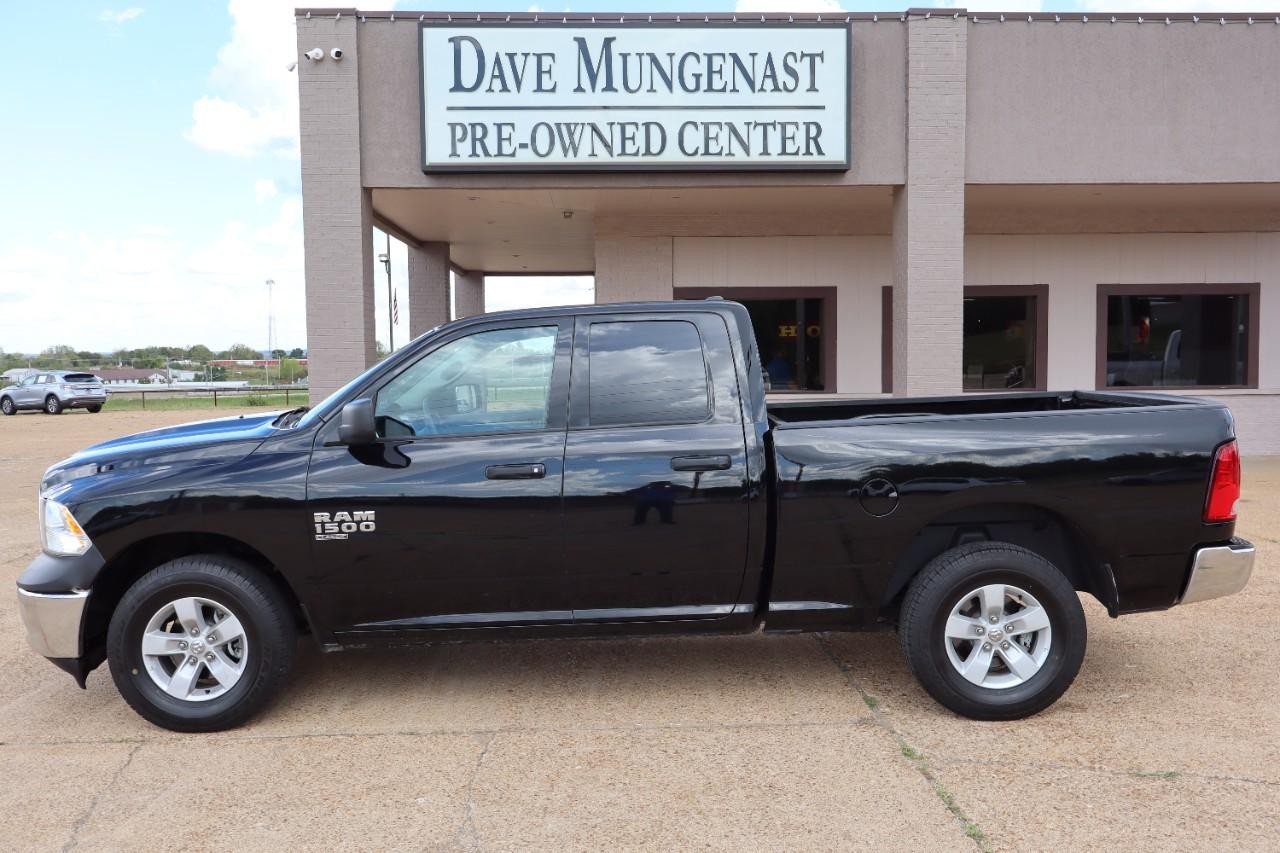 Ram 1500 Classic Vehicle Full-screen Gallery Image 2