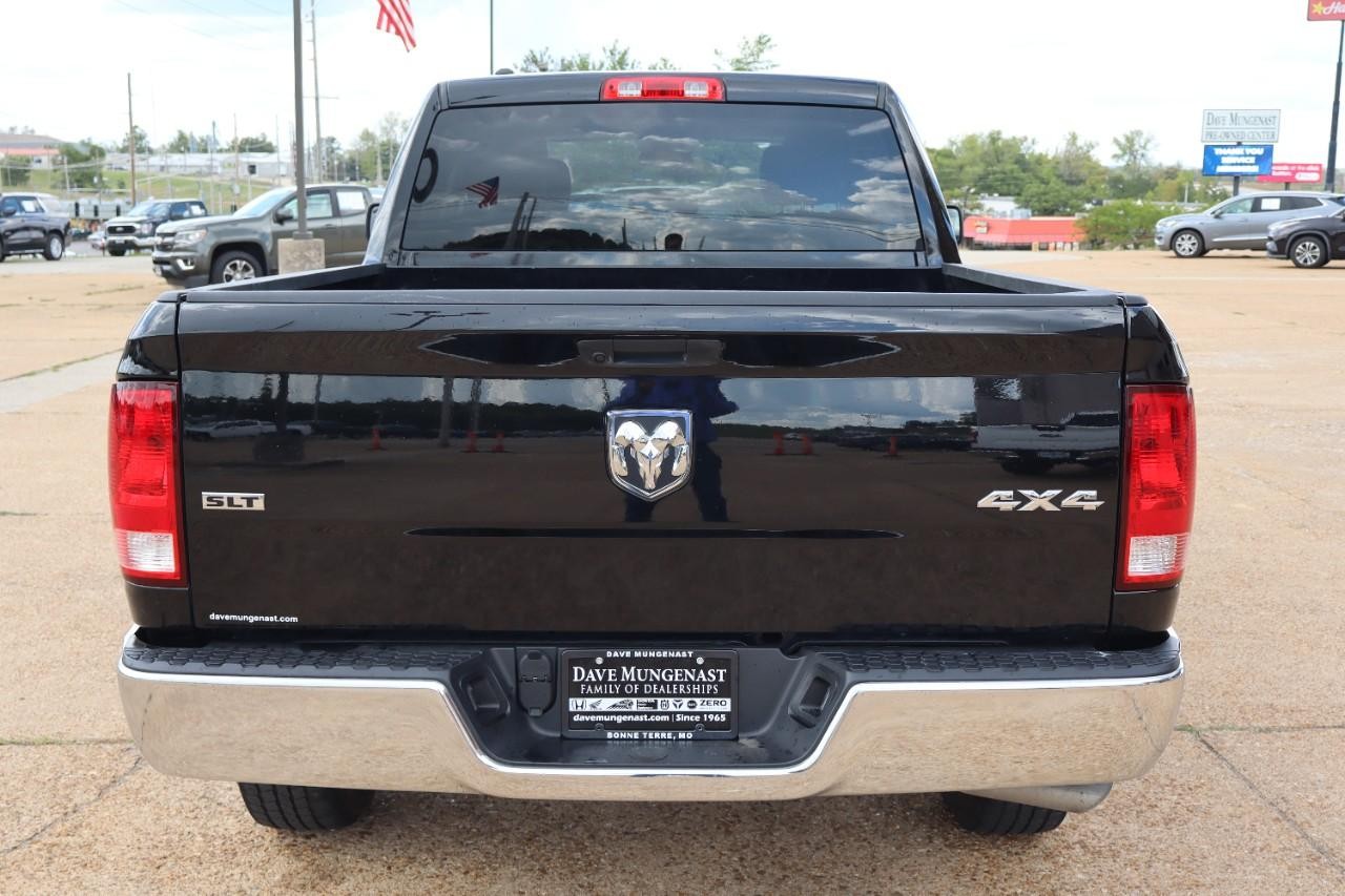 Ram 1500 Classic Vehicle Full-screen Gallery Image 4