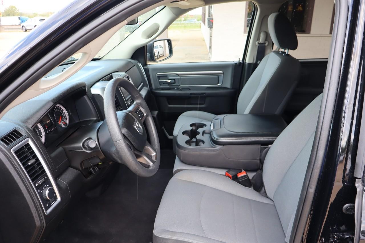 Ram 1500 Classic Vehicle Full-screen Gallery Image 8