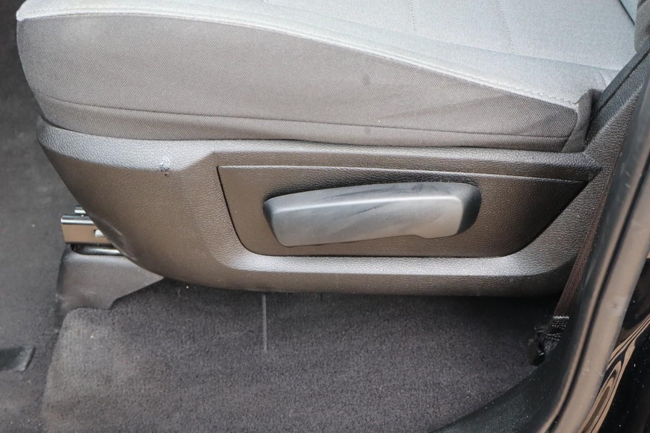 Ram 1500 Classic Vehicle Full-screen Gallery Image 9