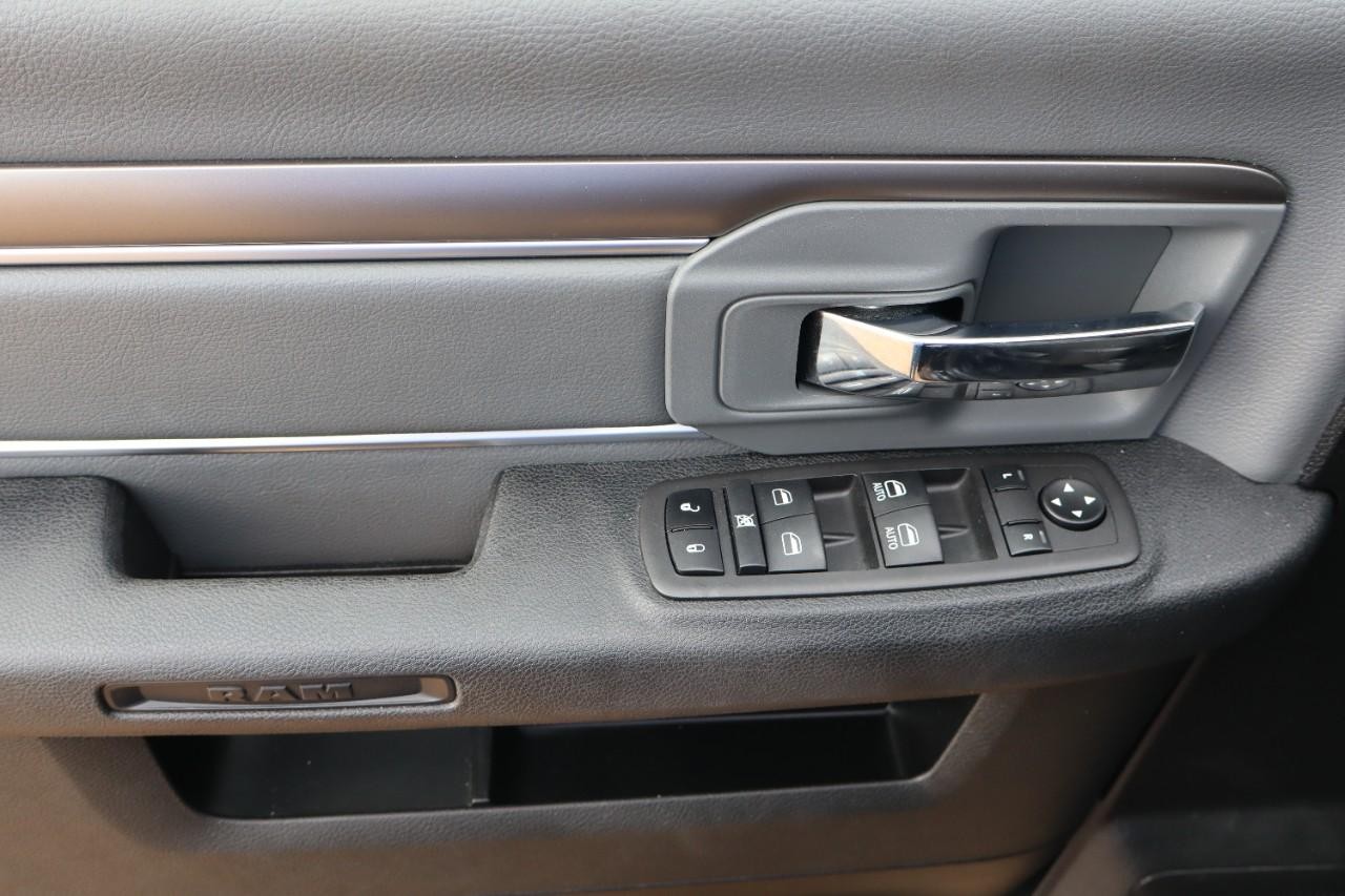 Ram 1500 Classic Vehicle Full-screen Gallery Image 10