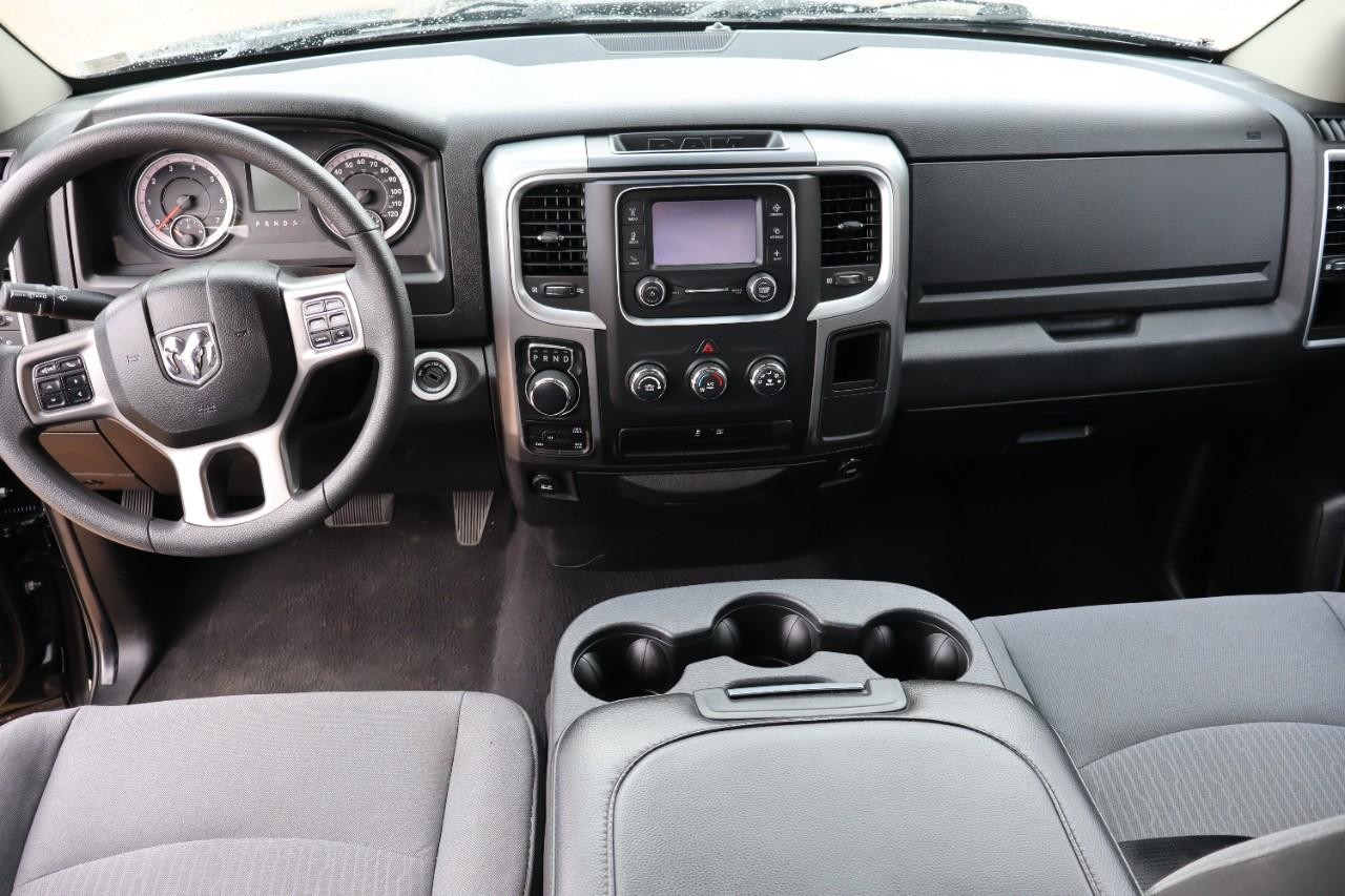 Ram 1500 Classic Vehicle Full-screen Gallery Image 11