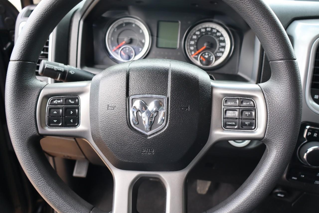 Ram 1500 Classic Vehicle Full-screen Gallery Image 12