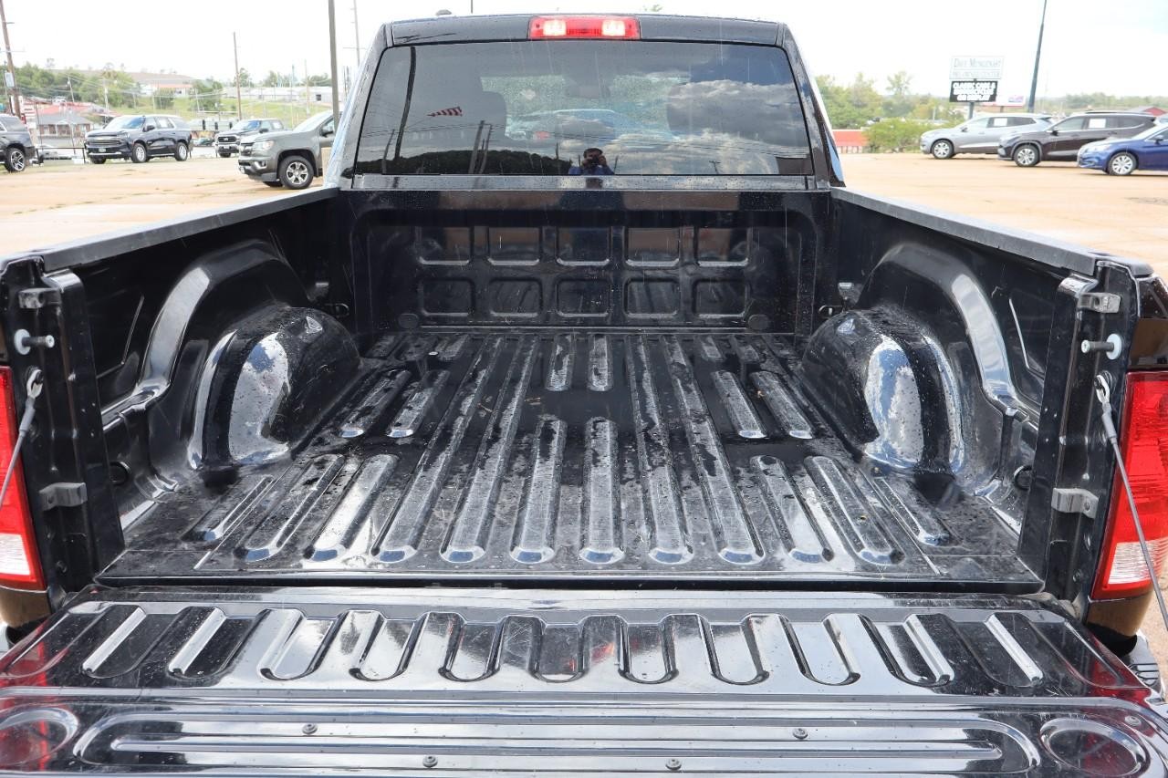 Ram 1500 Classic Vehicle Full-screen Gallery Image 17