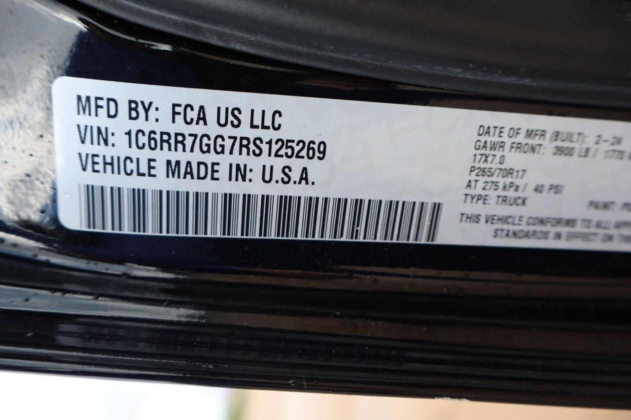 Ram 1500 Classic Vehicle Full-screen Gallery Image 18