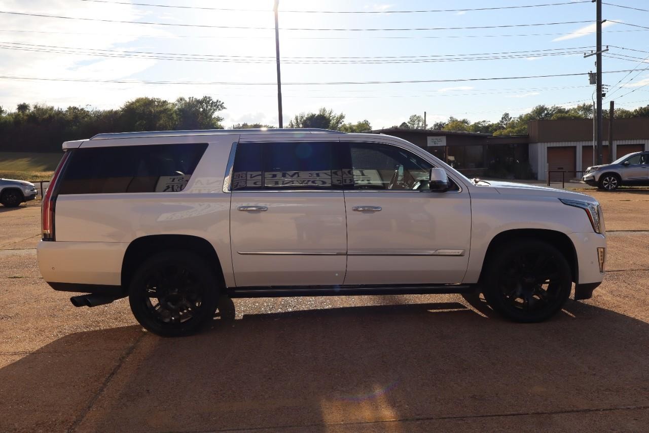 Cadillac Escalade ESV Vehicle Full-screen Gallery Image 6