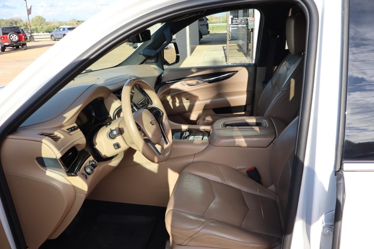 Cadillac Escalade ESV Vehicle Full-screen Gallery Image 9