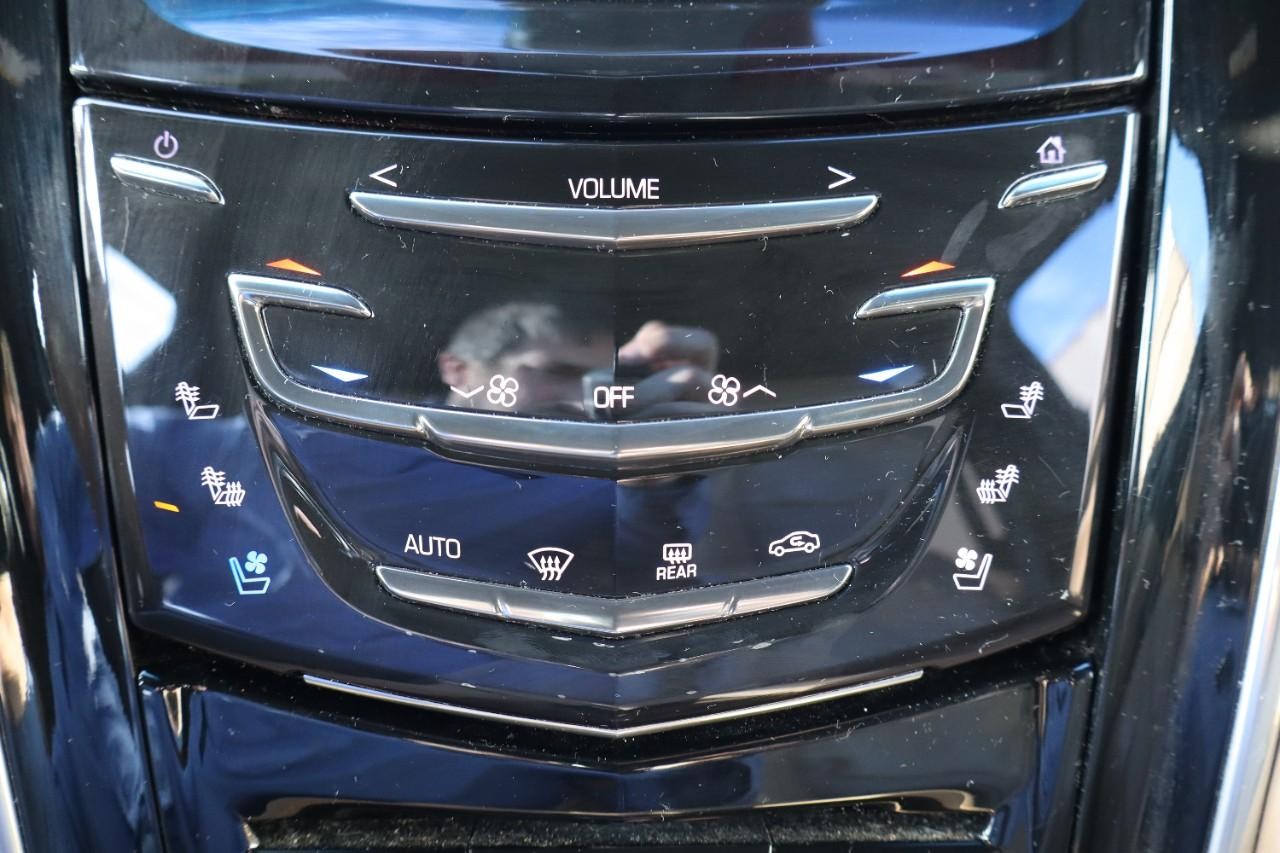 Cadillac Escalade ESV Vehicle Full-screen Gallery Image 16