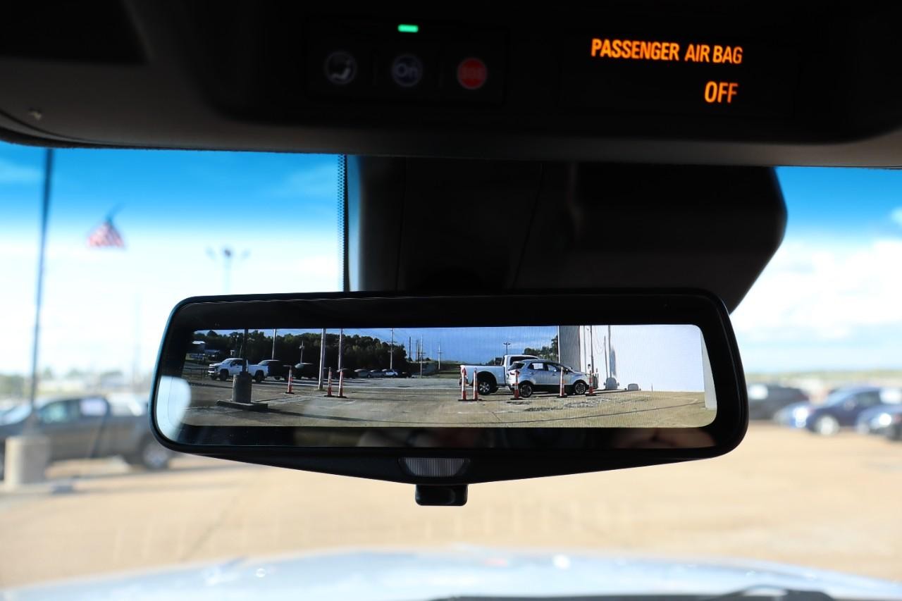 Cadillac Escalade ESV Vehicle Full-screen Gallery Image 17