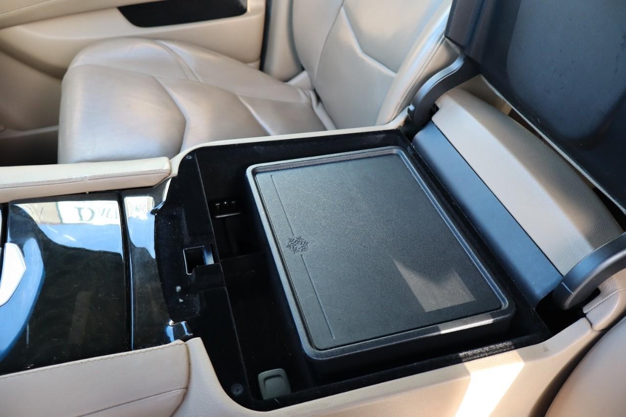 Cadillac Escalade ESV Vehicle Full-screen Gallery Image 18