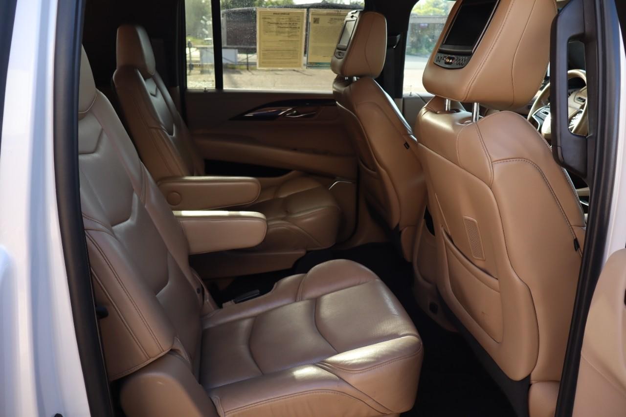 Cadillac Escalade ESV Vehicle Full-screen Gallery Image 19