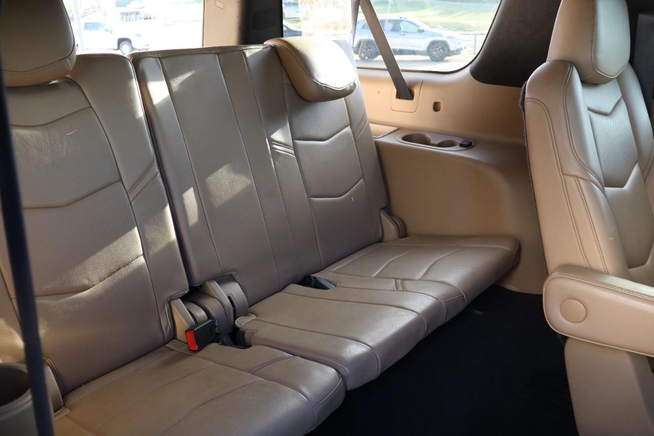 Cadillac Escalade ESV Vehicle Full-screen Gallery Image 20