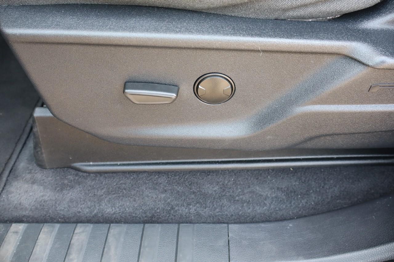 Ford F-150 Vehicle Full-screen Gallery Image 11