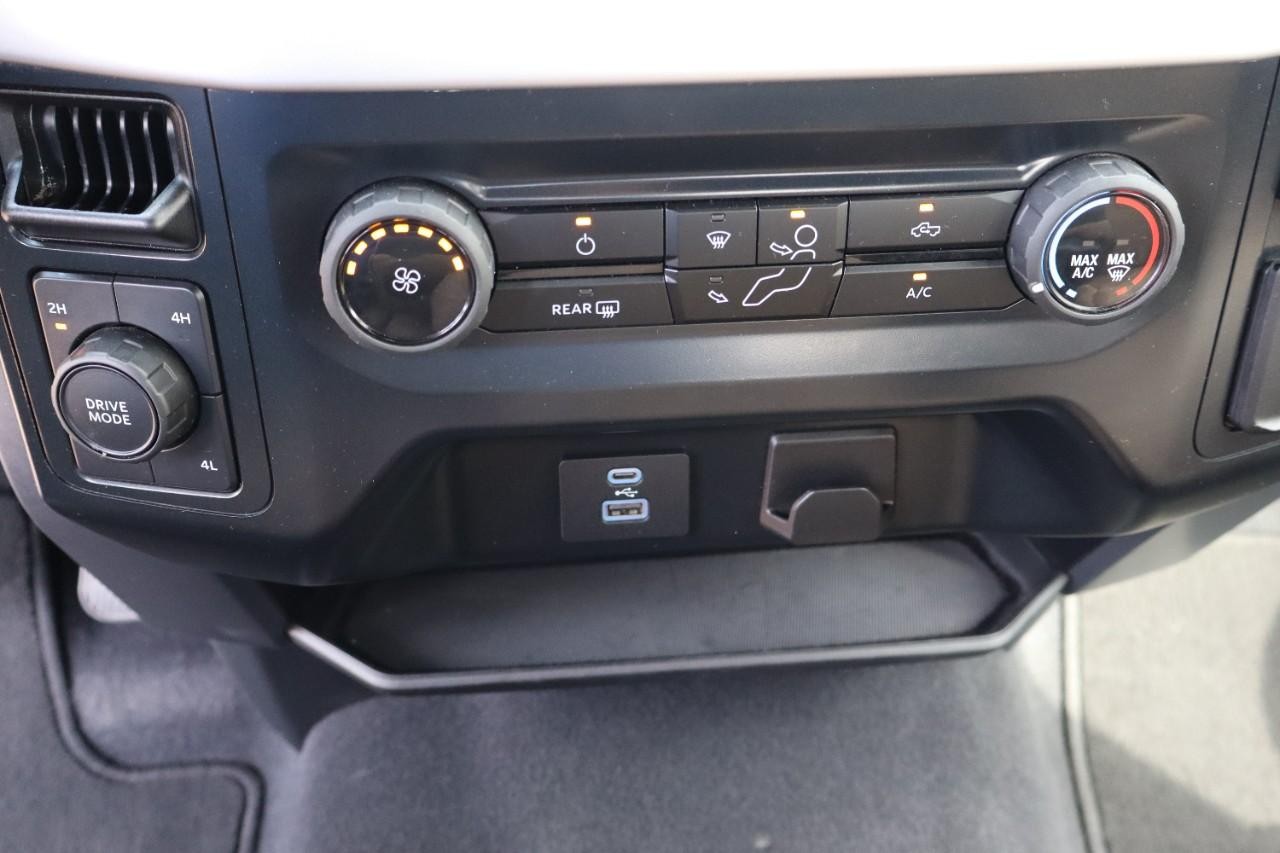 Ford F-150 Vehicle Full-screen Gallery Image 17