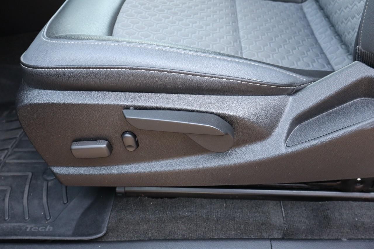 Chevrolet Colorado Vehicle Full-screen Gallery Image 11