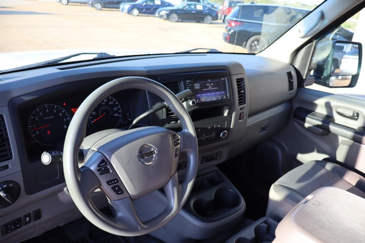 Nissan NV Cargo Vehicle Full-screen Gallery Image 15