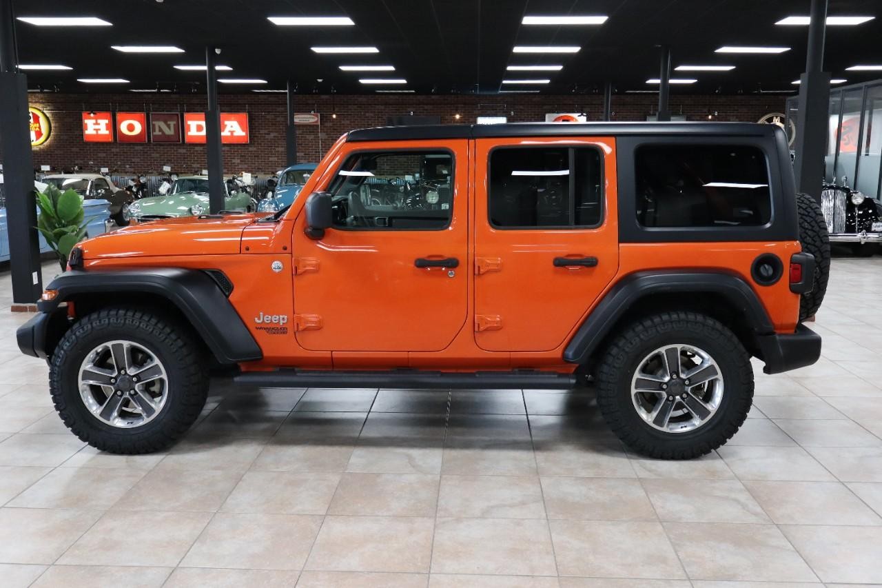 Jeep Wrangler Unlimited Vehicle Full-screen Gallery Image 2