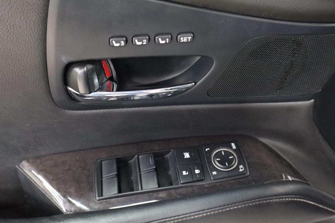 Lexus RX 350 Vehicle Full-screen Gallery Image 11