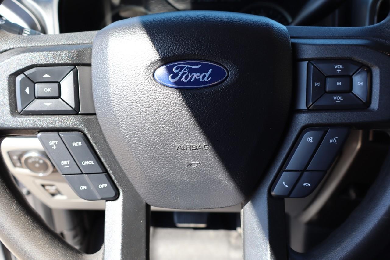 Ford F-150 Vehicle Full-screen Gallery Image 12