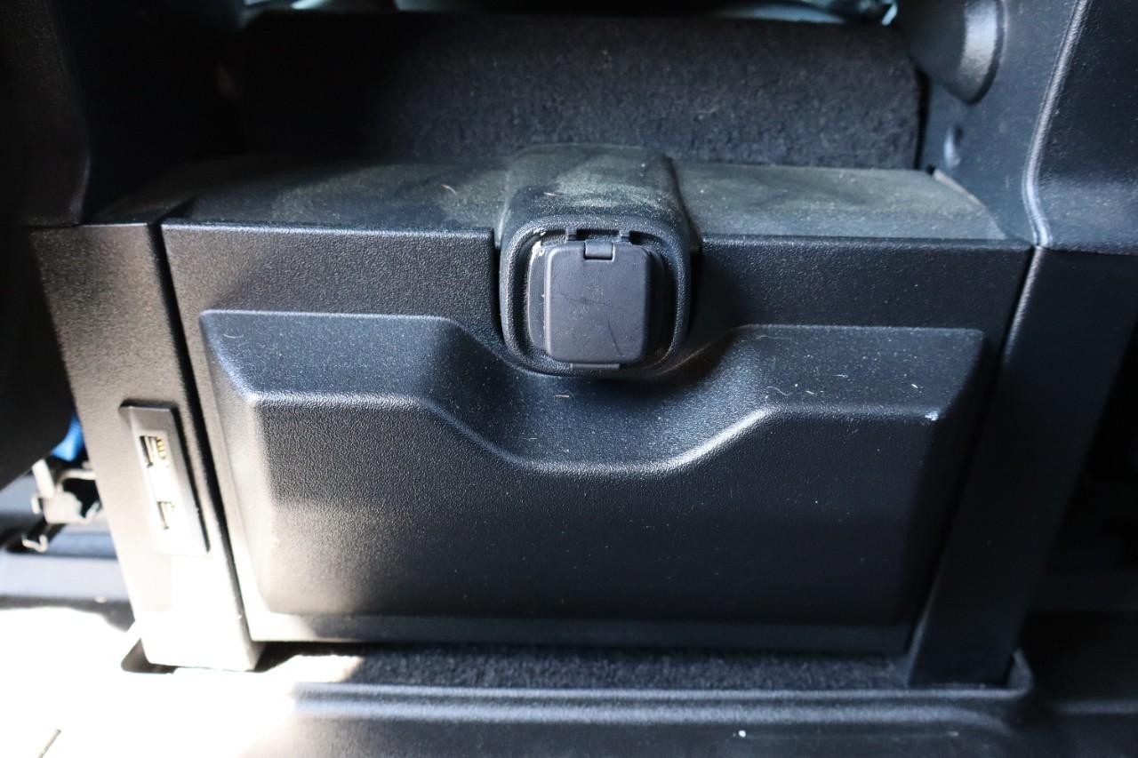 Ford F-150 Vehicle Full-screen Gallery Image 18