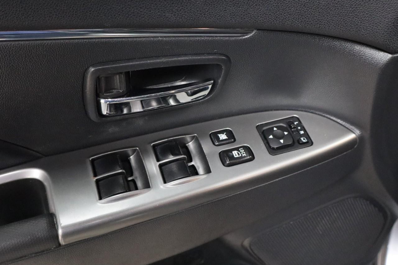 Mitsubishi Outlander Sport Vehicle Full-screen Gallery Image 11