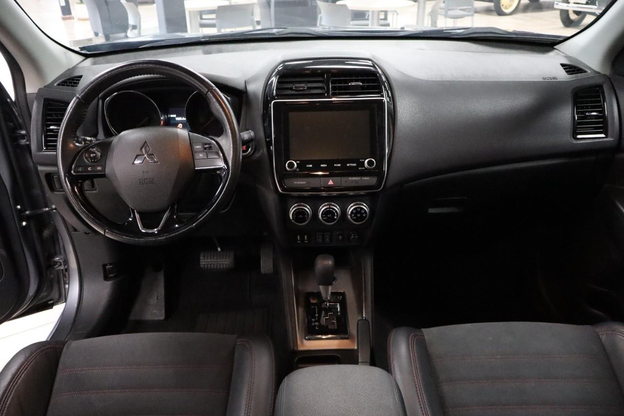 Mitsubishi Outlander Sport Vehicle Full-screen Gallery Image 12