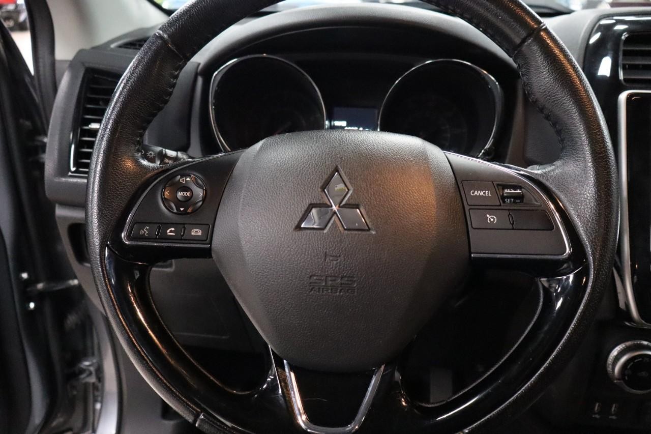 Mitsubishi Outlander Sport Vehicle Full-screen Gallery Image 13