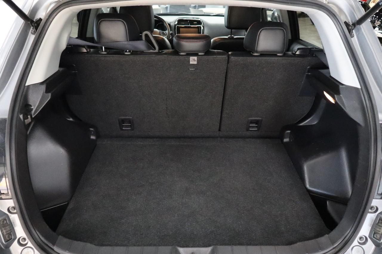 Mitsubishi Outlander Sport Vehicle Full-screen Gallery Image 15