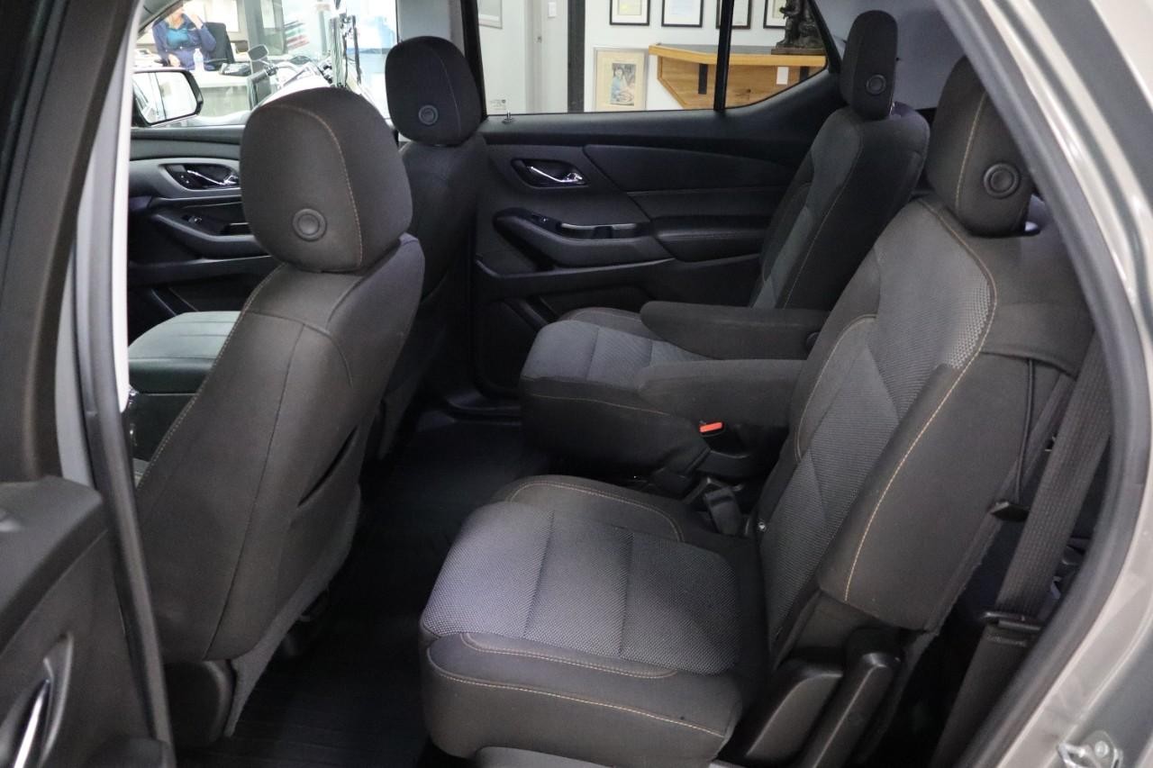 Chevrolet Traverse Vehicle Full-screen Gallery Image 17