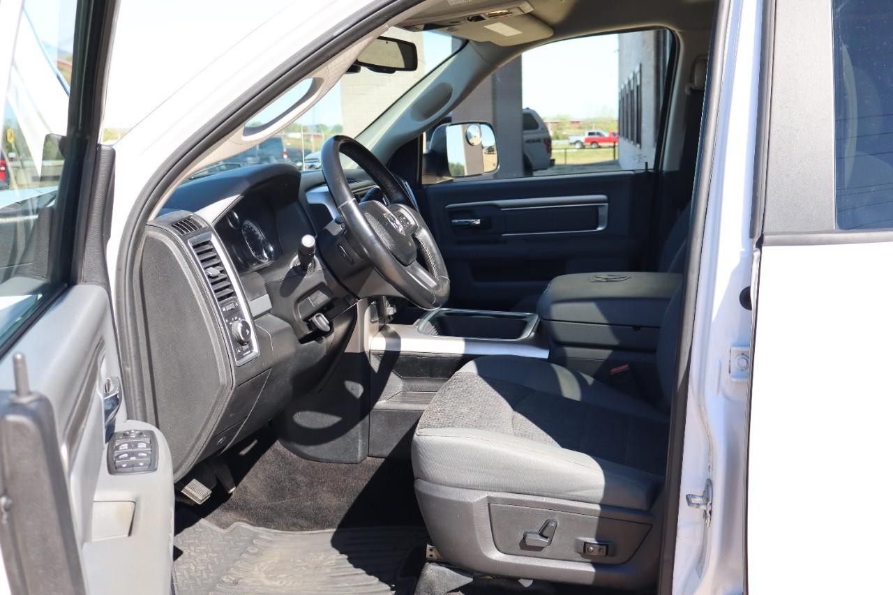 Ram 2500 Vehicle Full-screen Gallery Image 11