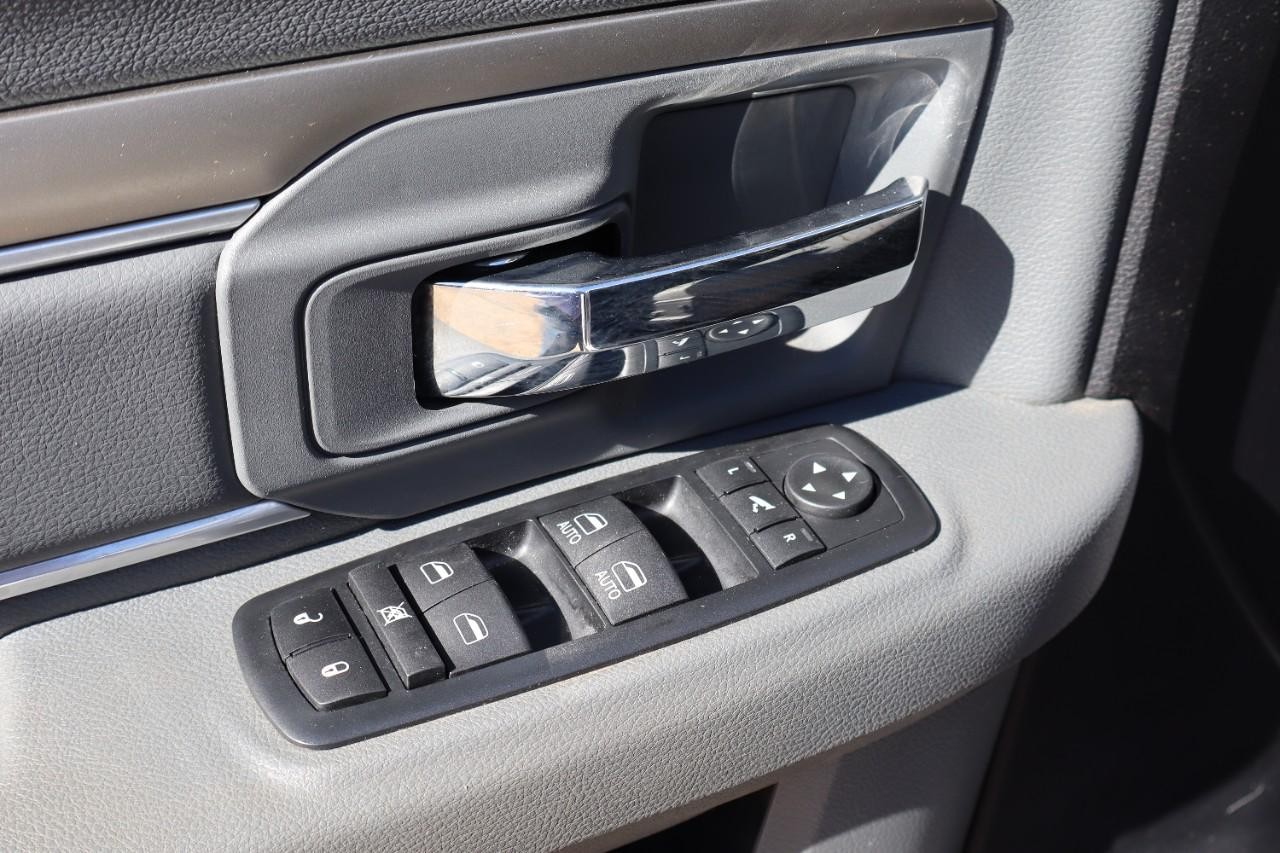 Ram 2500 Vehicle Full-screen Gallery Image 13