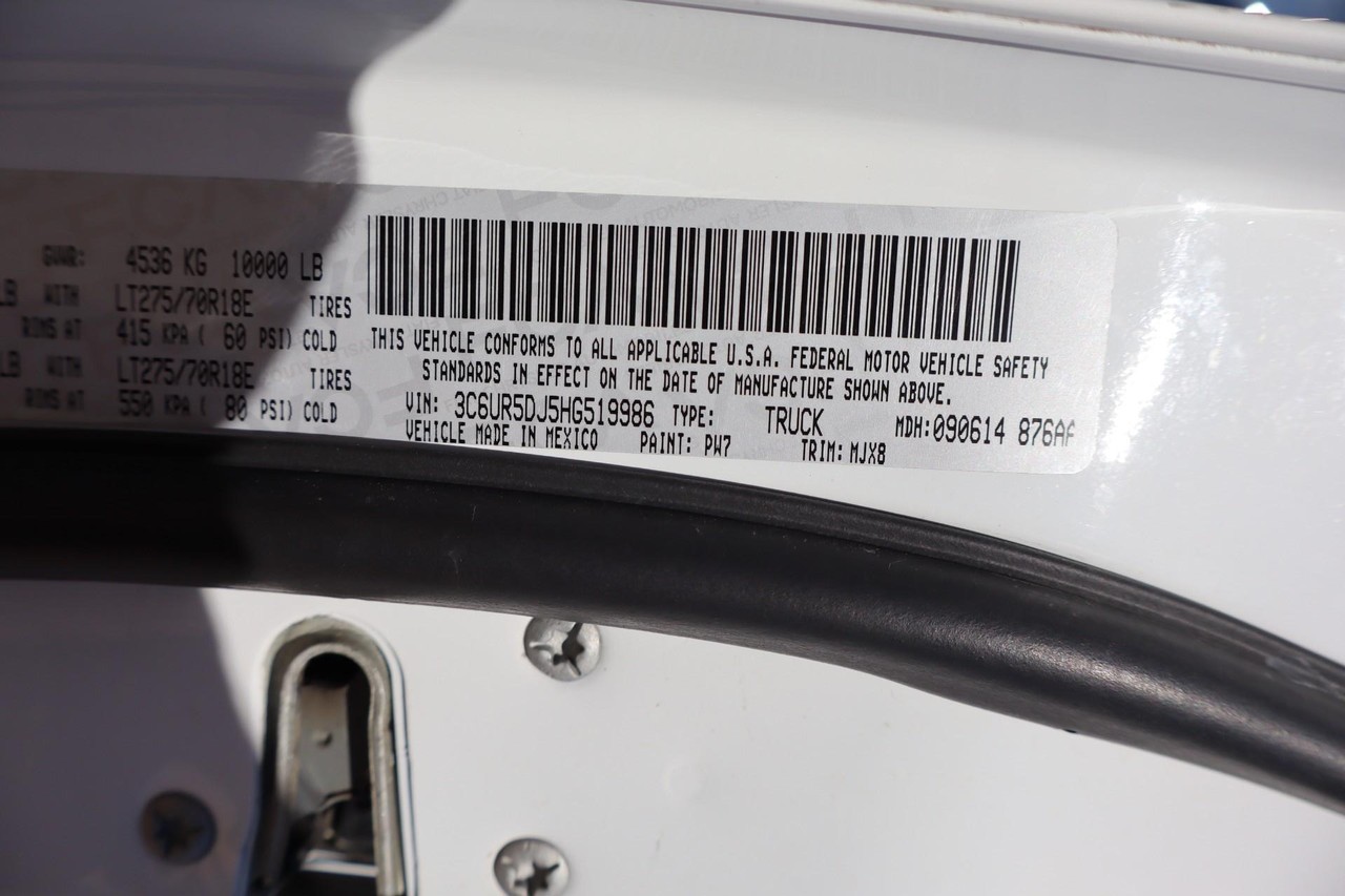 Ram 2500 Vehicle Full-screen Gallery Image 21