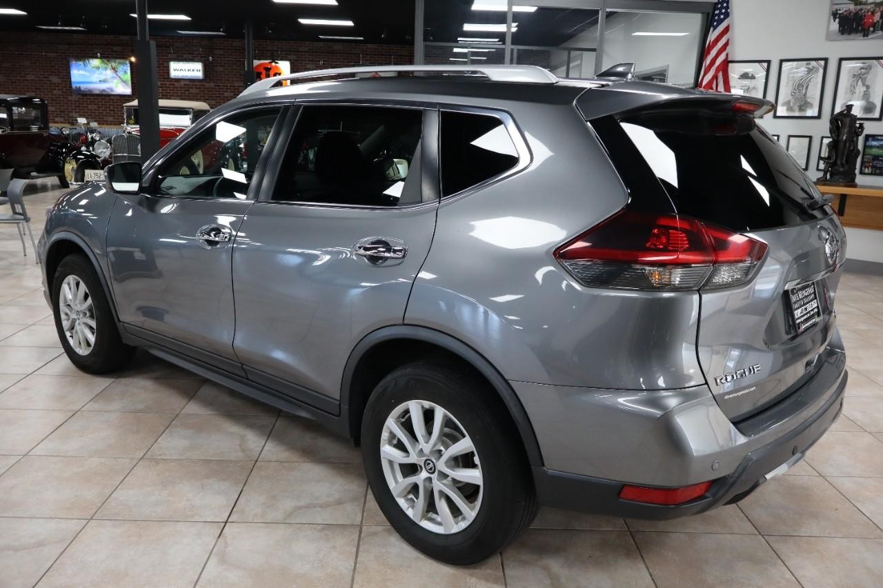 Nissan Rogue Vehicle Full-screen Gallery Image 3