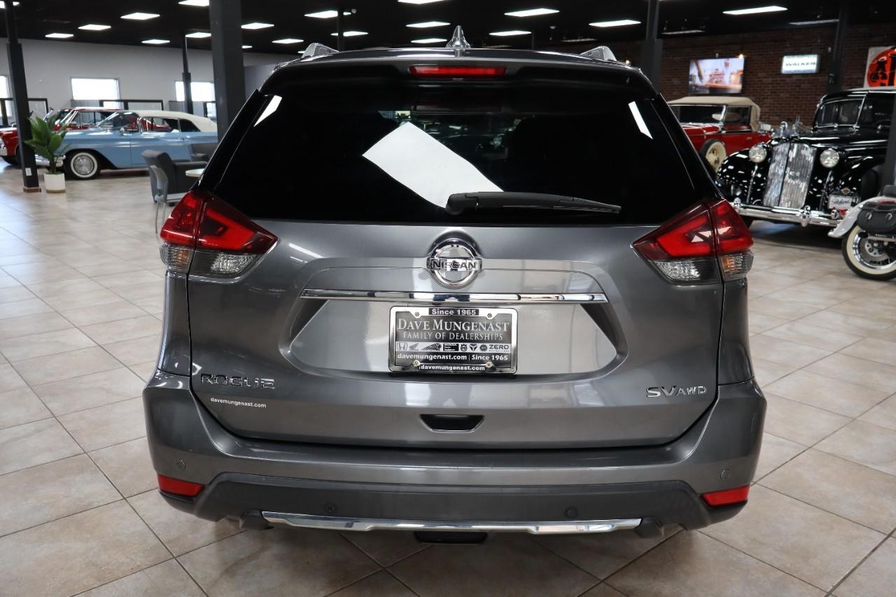 Nissan Rogue Vehicle Full-screen Gallery Image 4