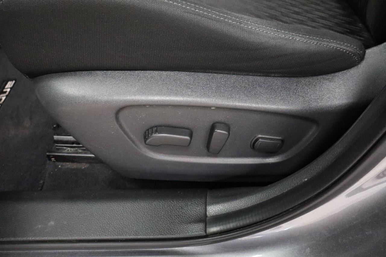 Nissan Rogue Vehicle Full-screen Gallery Image 10