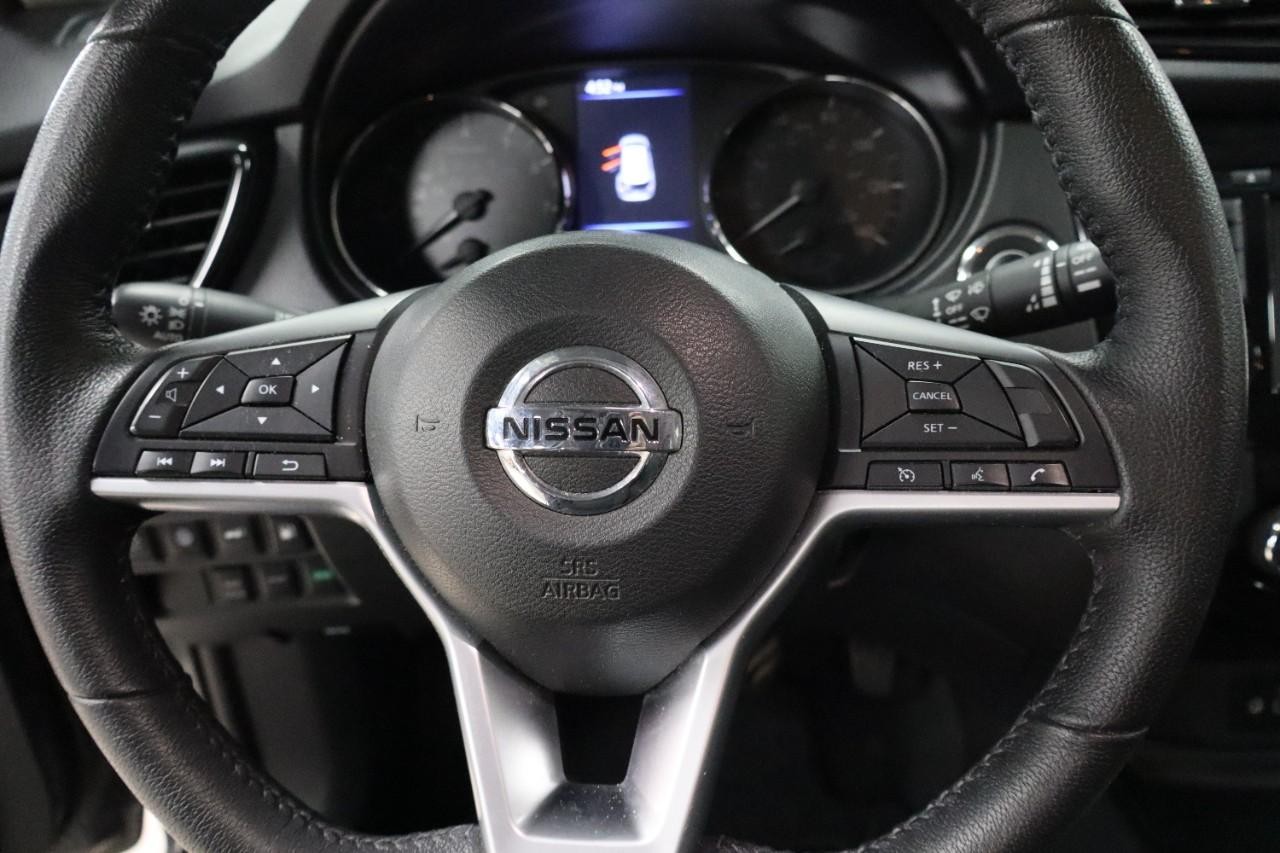 Nissan Rogue Vehicle Full-screen Gallery Image 13