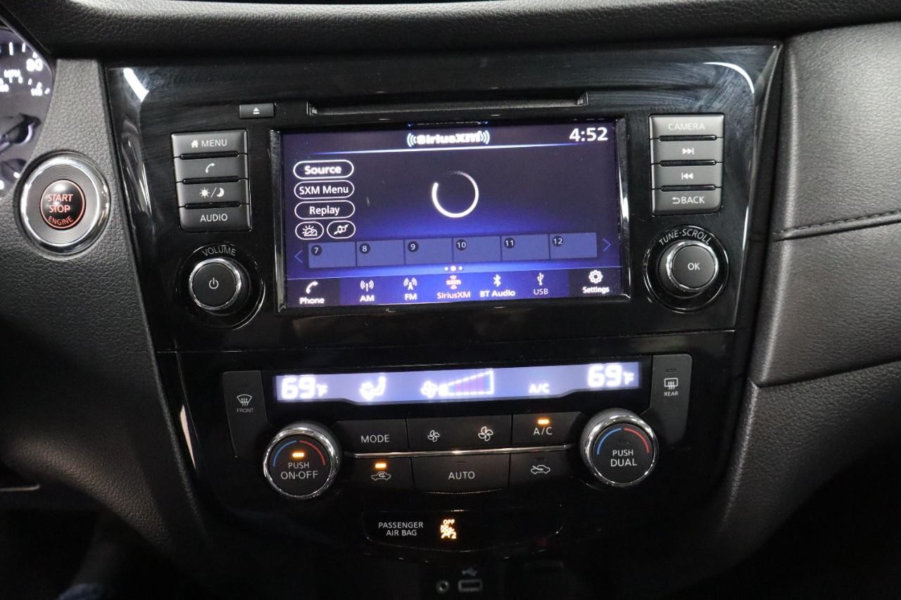 Nissan Rogue Vehicle Full-screen Gallery Image 15