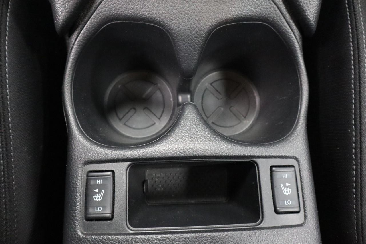 Nissan Rogue Vehicle Full-screen Gallery Image 16