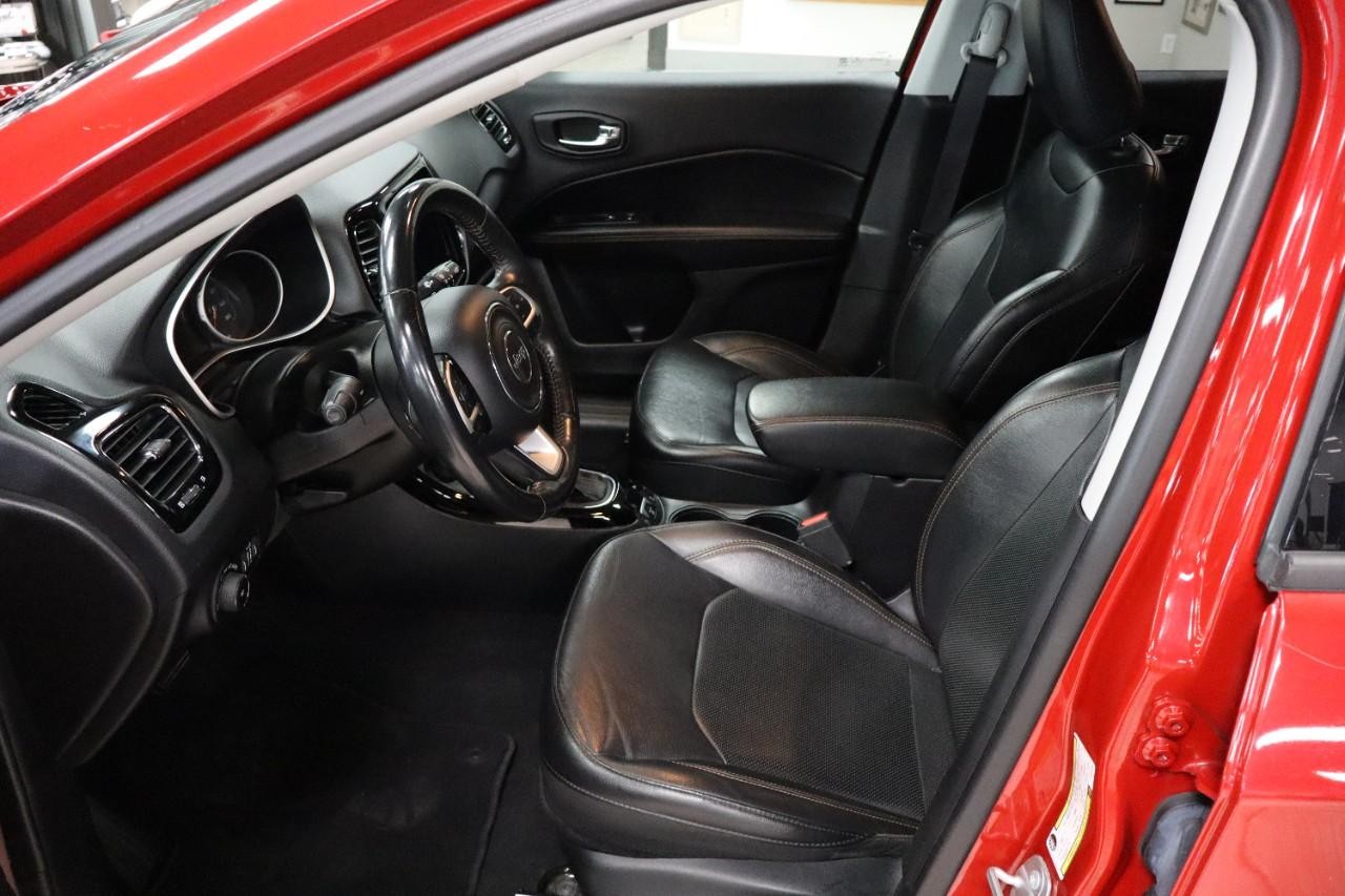 Jeep Compass Vehicle Full-screen Gallery Image 9