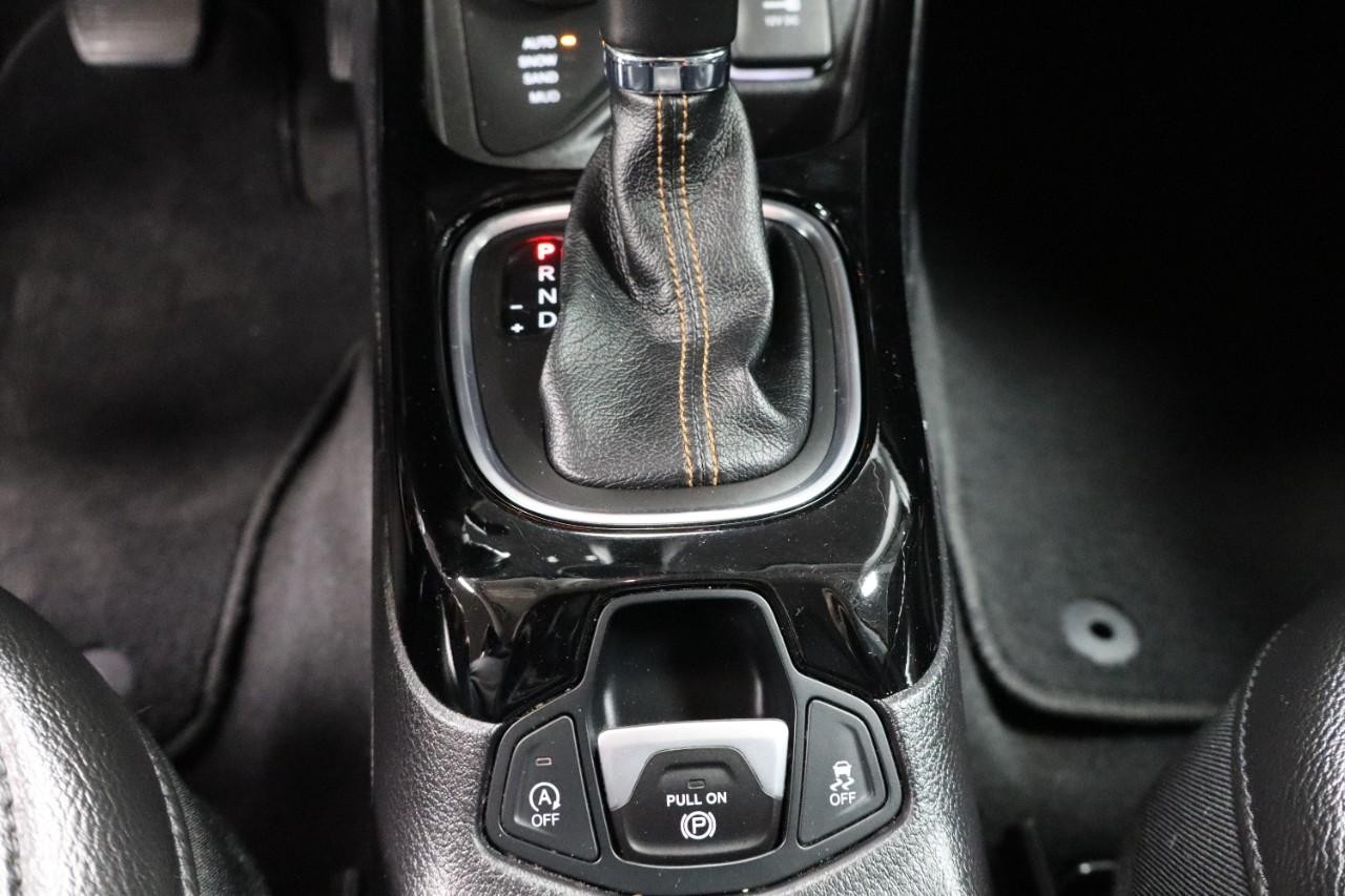 Jeep Compass Vehicle Full-screen Gallery Image 17