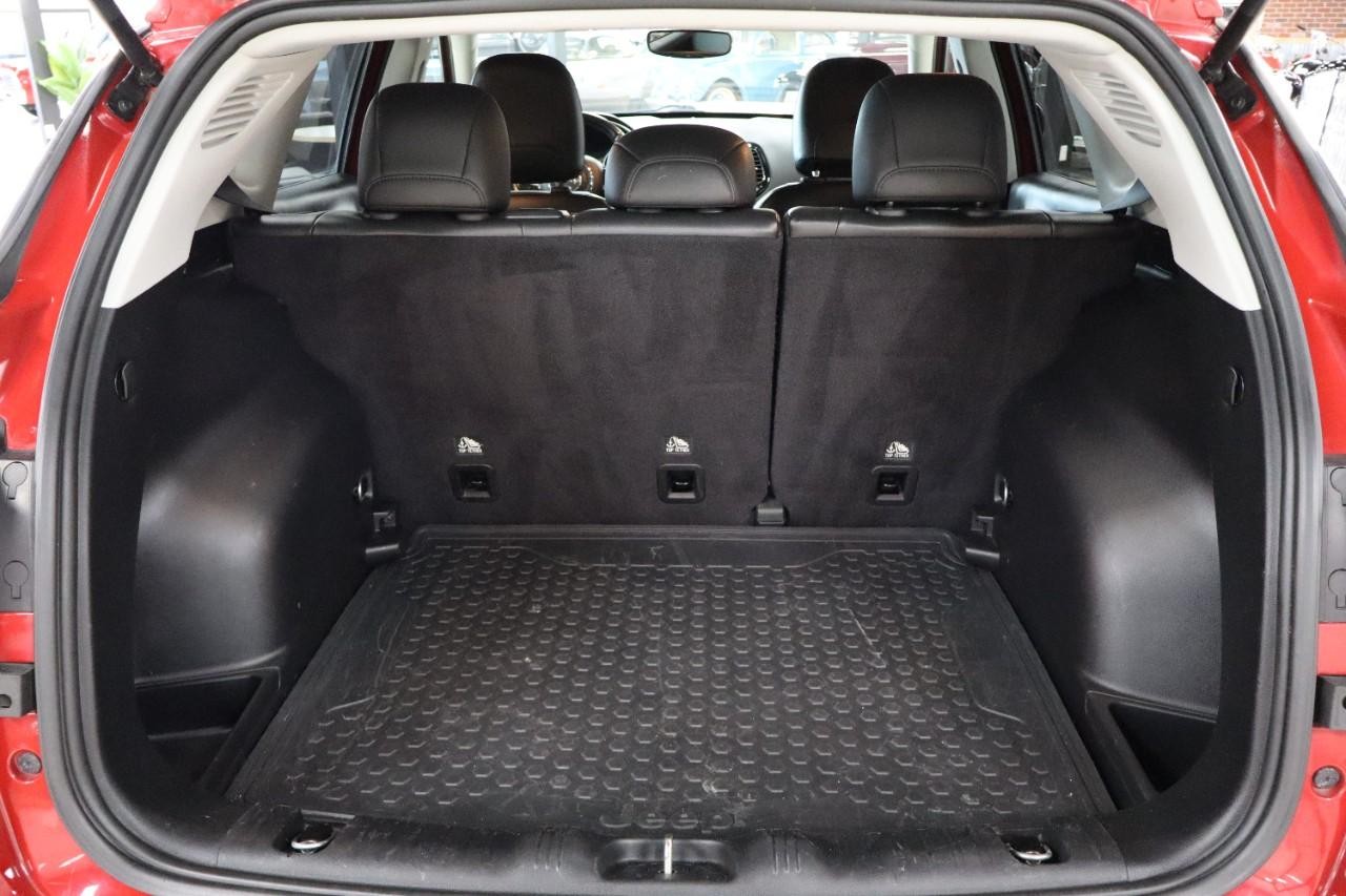 Jeep Compass Vehicle Full-screen Gallery Image 19