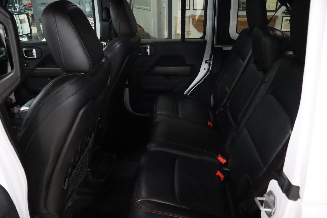 Jeep Wrangler Unlimited Vehicle Full-screen Gallery Image 15