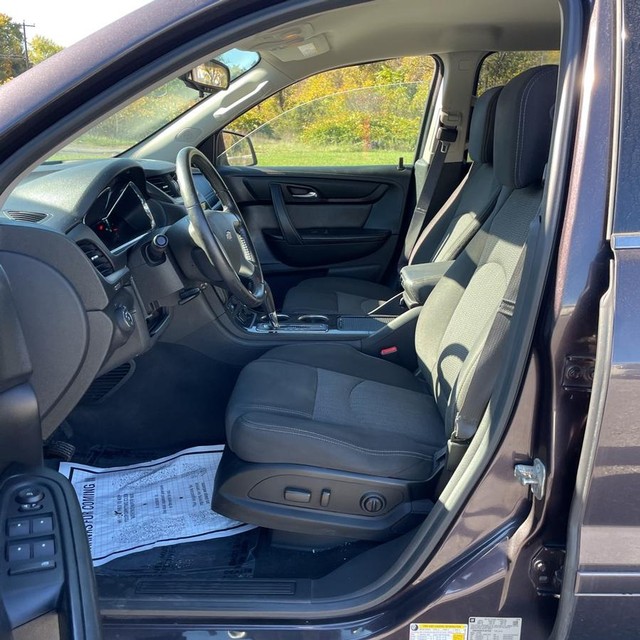 Chevrolet Traverse Vehicle Full-screen Gallery Image 2