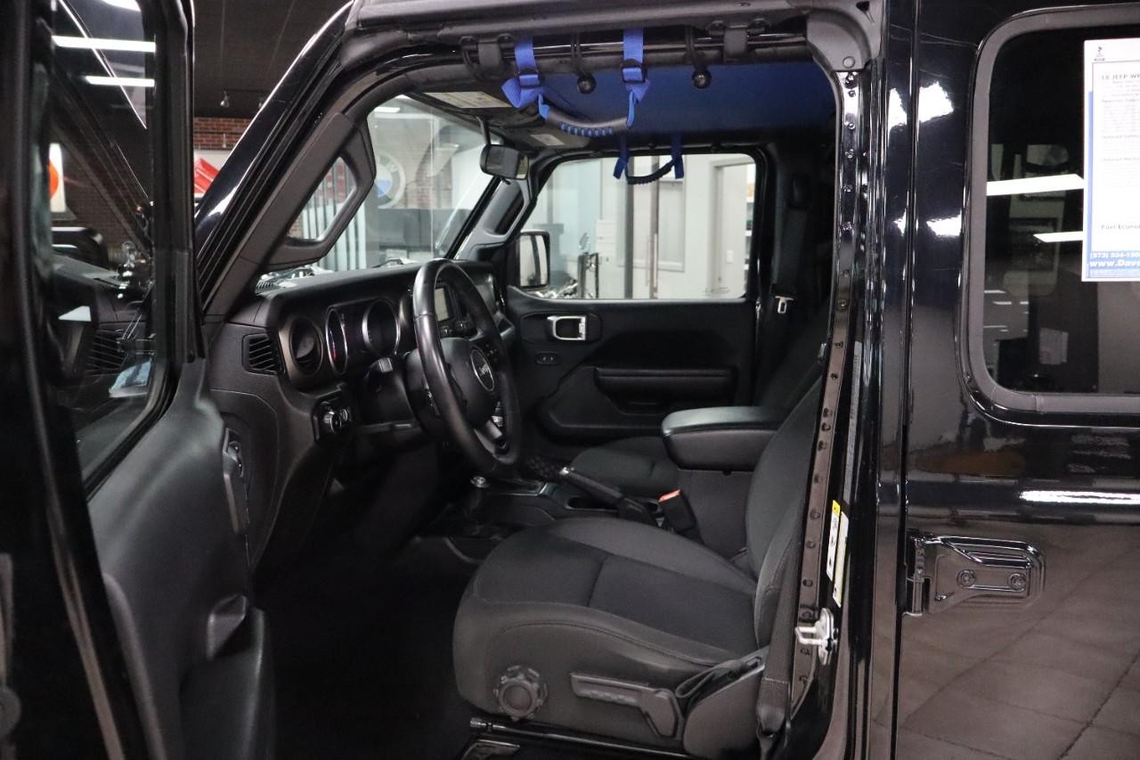 Jeep Wrangler Unlimited Vehicle Full-screen Gallery Image 9