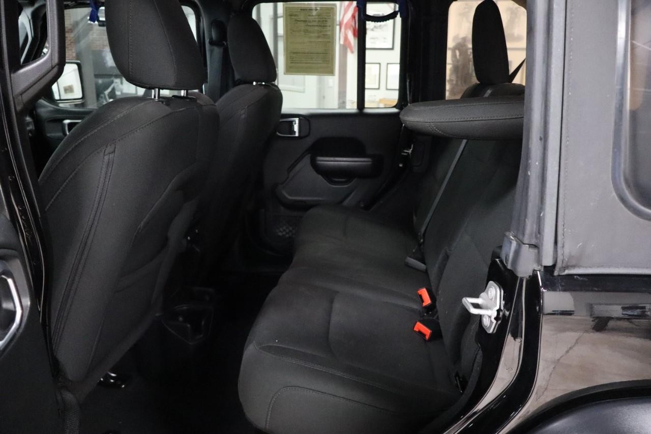 Jeep Wrangler Unlimited Vehicle Full-screen Gallery Image 17