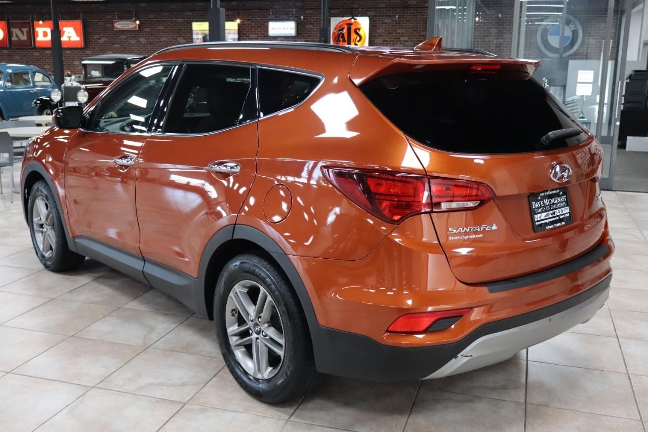 Hyundai Santa Fe Sport Vehicle Full-screen Gallery Image 3