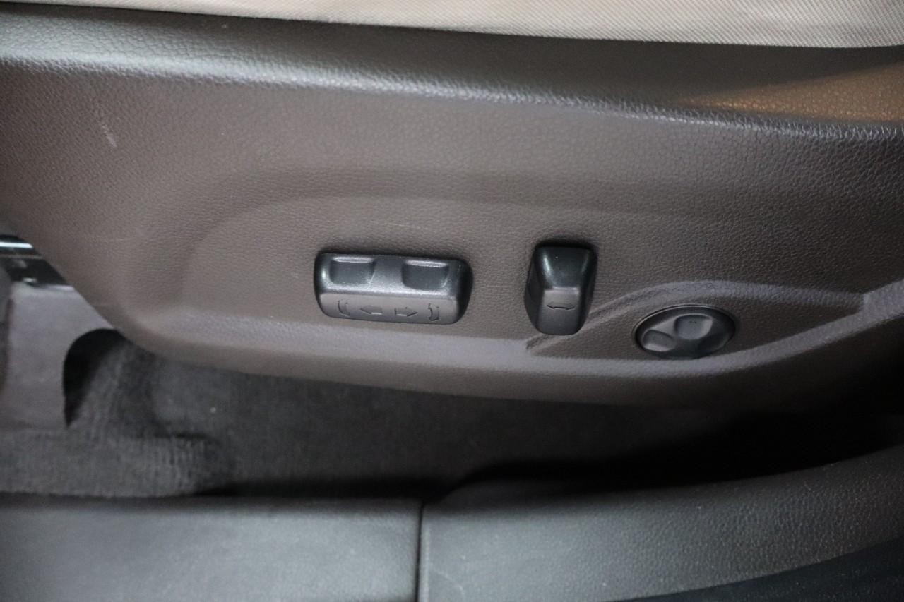 Hyundai Santa Fe Sport Vehicle Full-screen Gallery Image 10