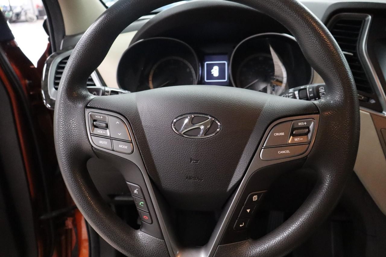 Hyundai Santa Fe Sport Vehicle Full-screen Gallery Image 13