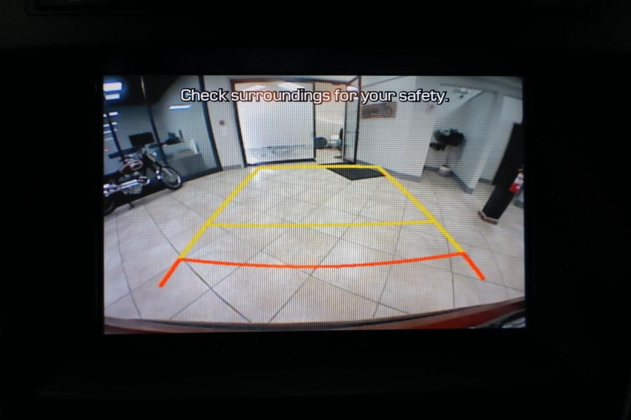 Hyundai Santa Fe Sport Vehicle Full-screen Gallery Image 14