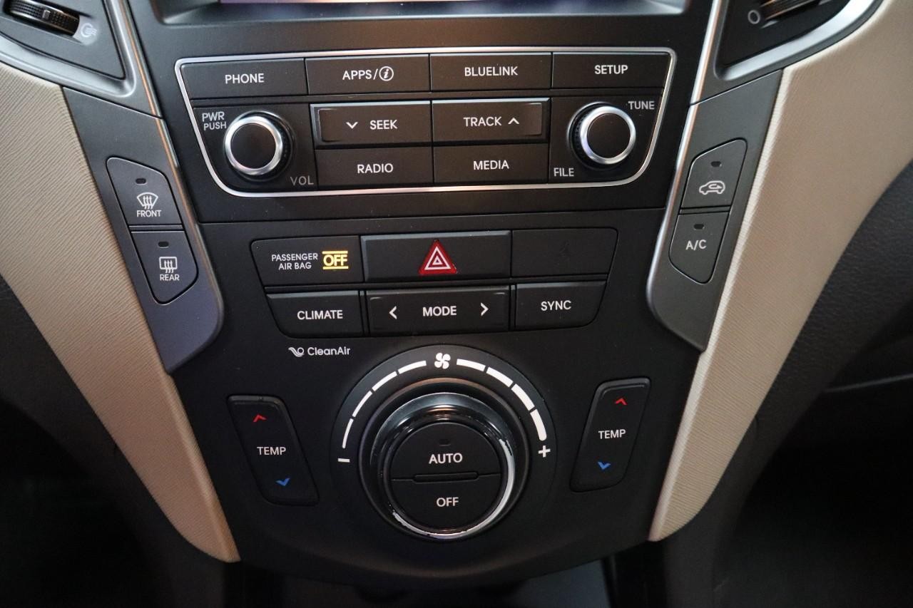 Hyundai Santa Fe Sport Vehicle Full-screen Gallery Image 16